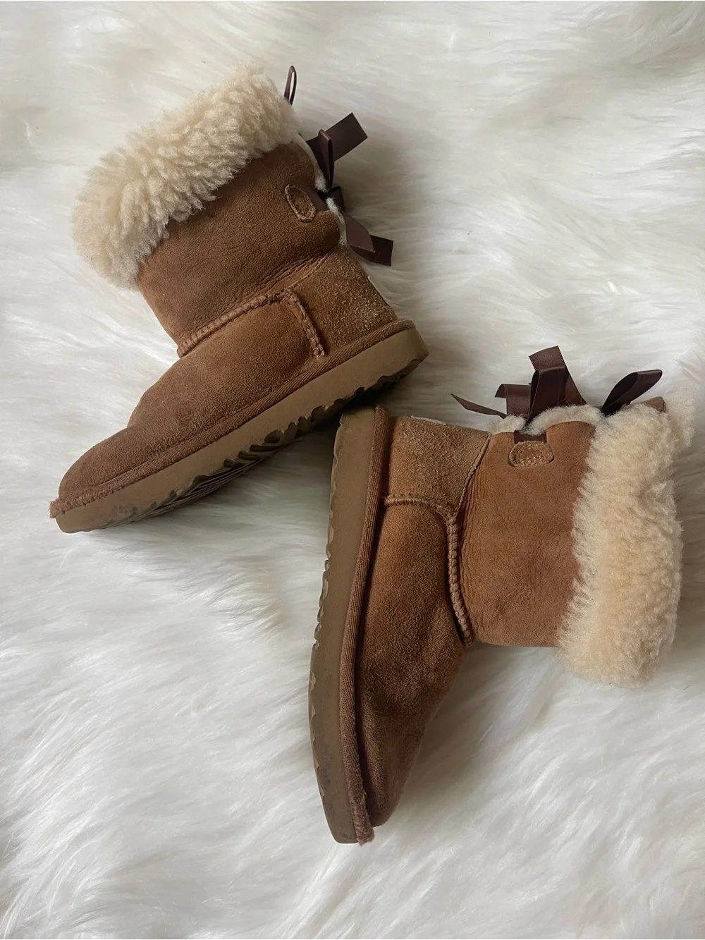 UGG Kids Bailey Bow II Boots Chestnut Suede Sheepskin Girls Size 12 US